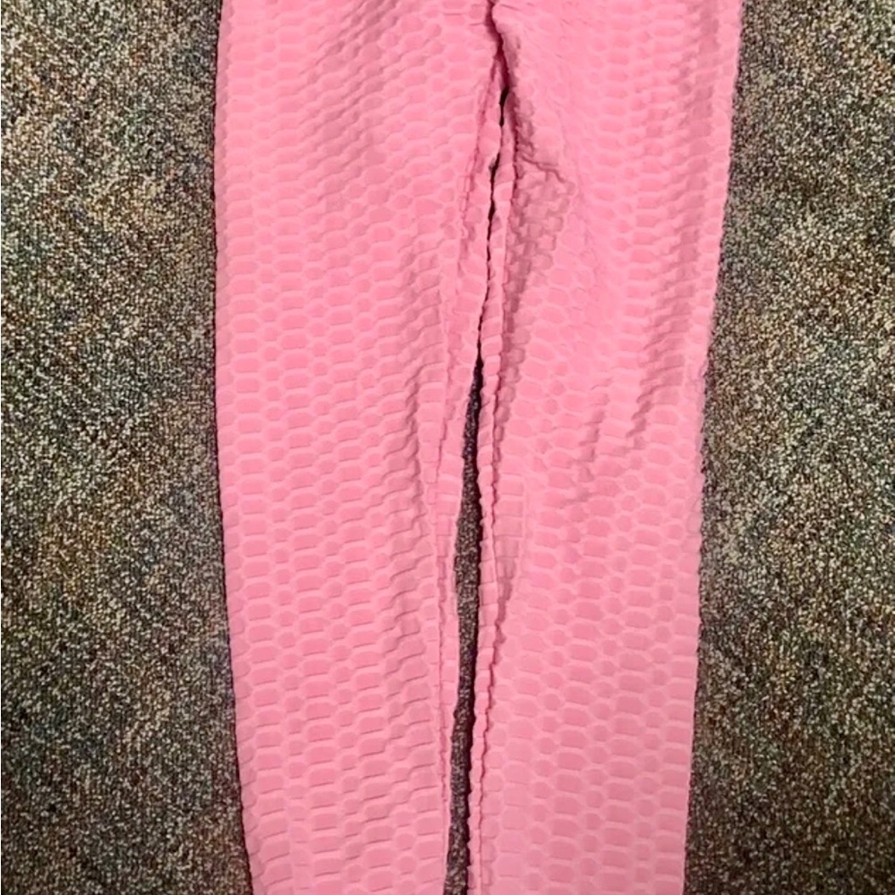 2 Pairs of leggings women small full length. (1) Pink and (1) Black